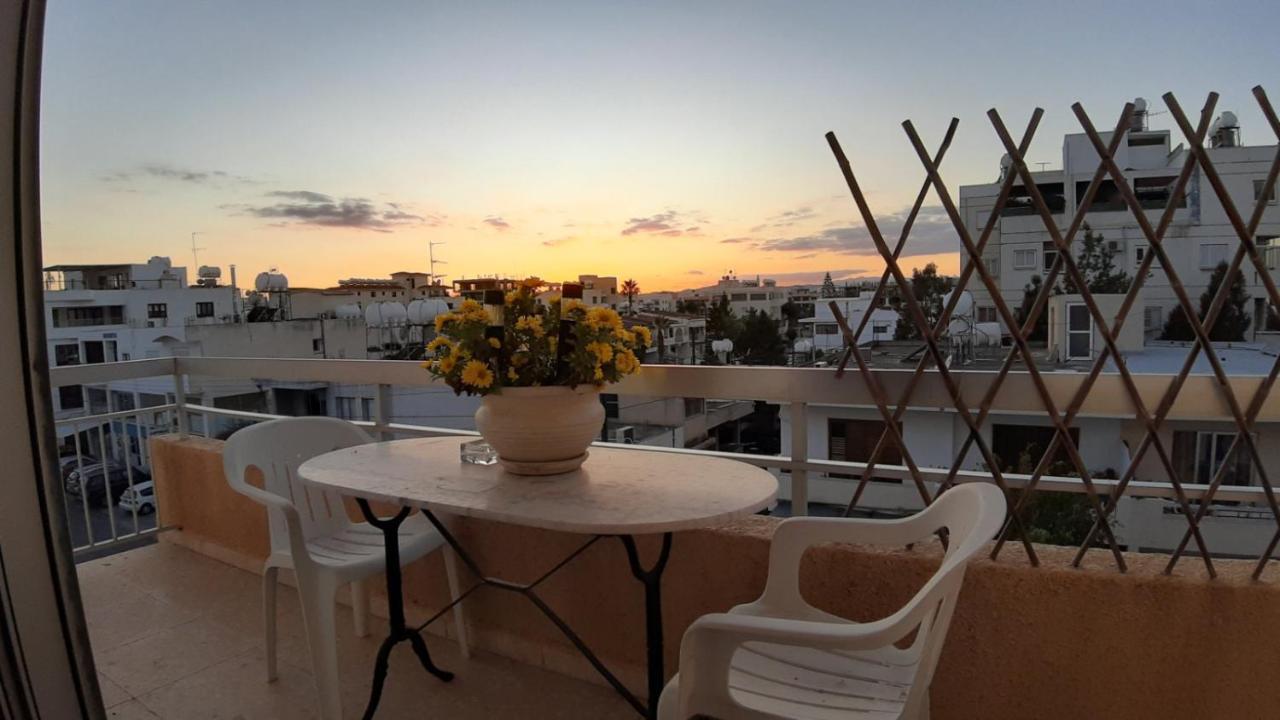 Alkaeos Holiday Rooms & Apartments Larnaca Ruang foto